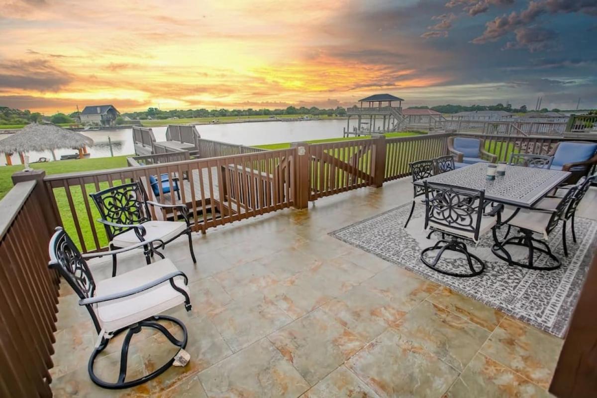 Luxury Waterfront Home Family And Pet Friendly Near Surfside Beach 11 Mins Freeport Exterior foto